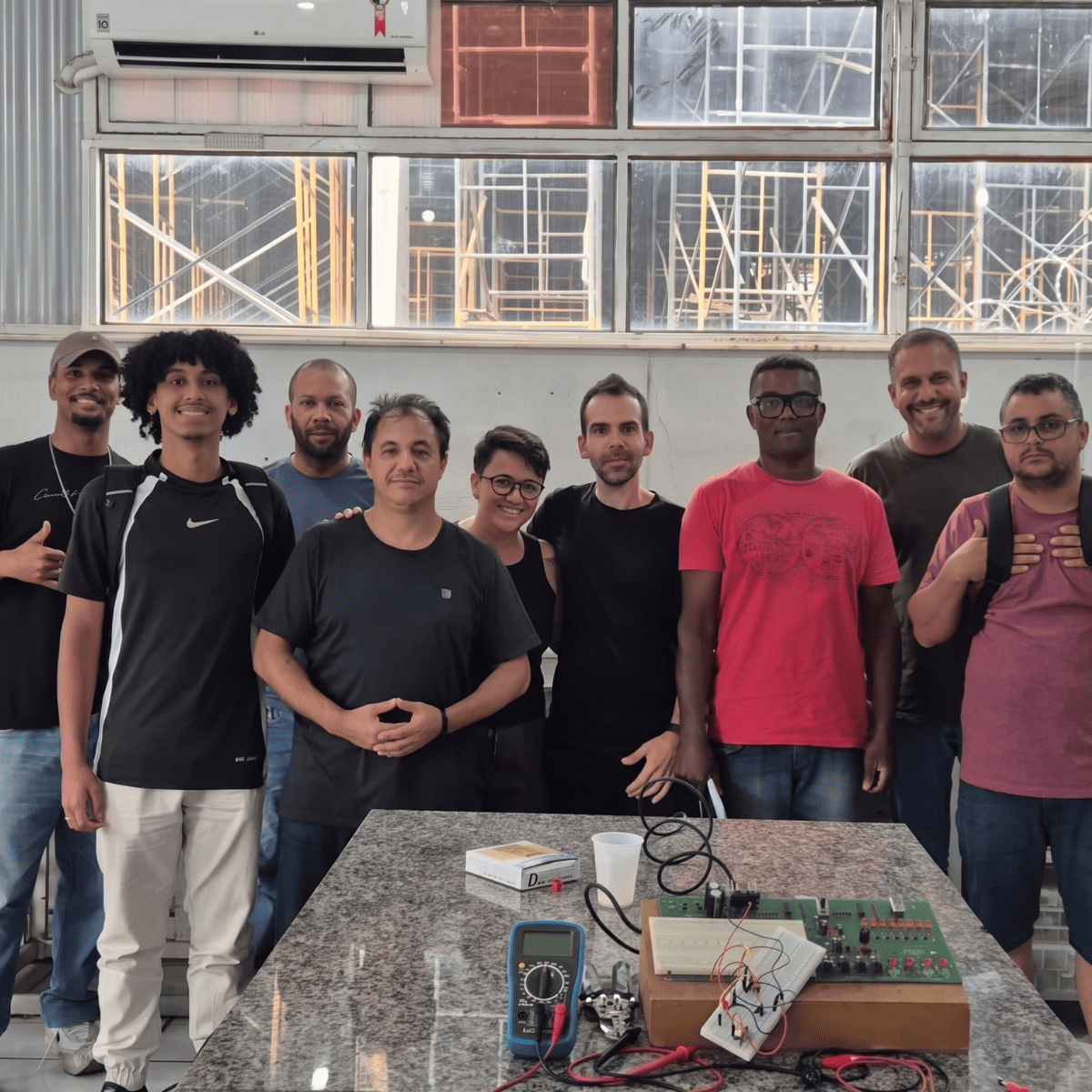 Aula prática de Eletrônica na Ricotec