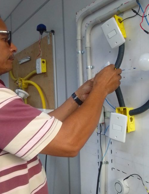 Aula prática de elétrica Ricotec